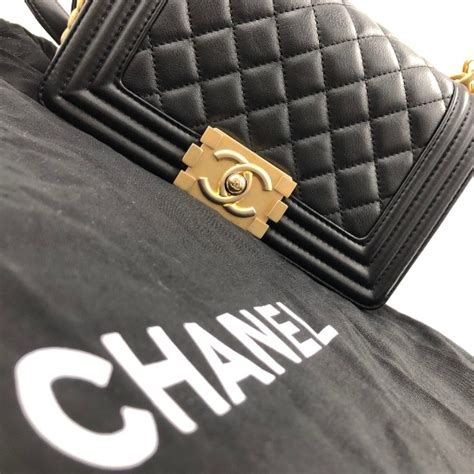 chanel スーパーコピー 見分け方|偽物のシャネルの見分け方を商品別に徹底解説！ロゴやファスナ.